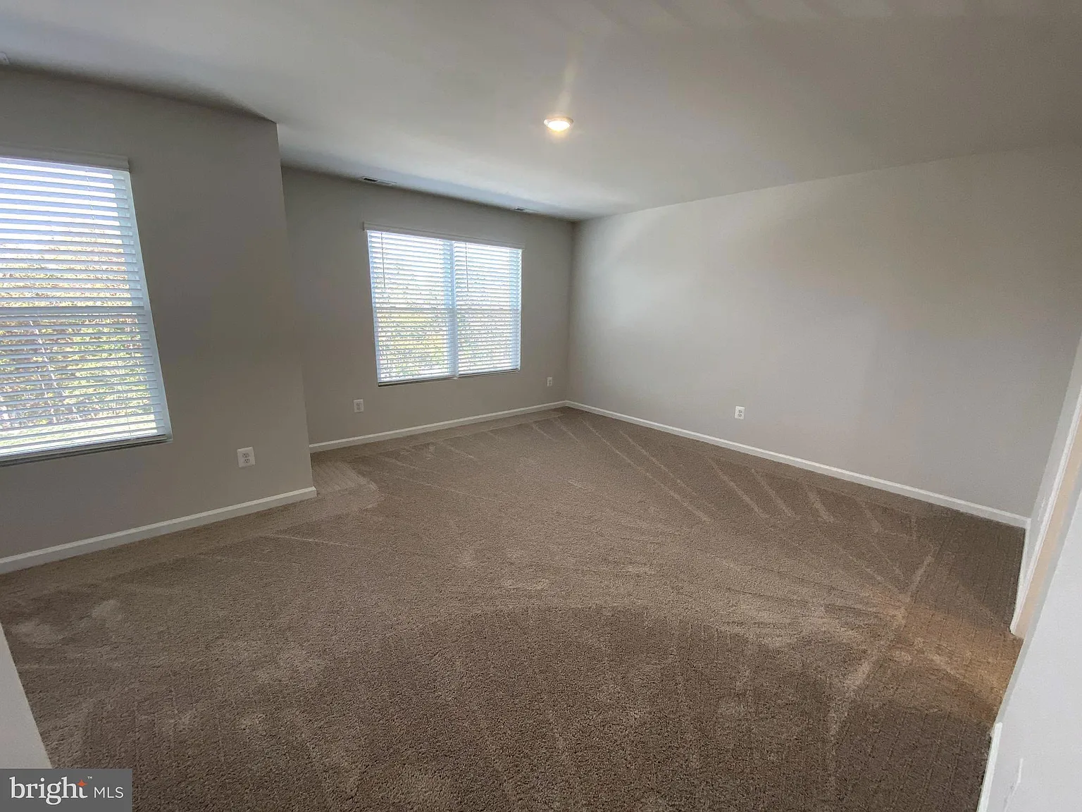 3 bed, 2.5 bath, 1443 sqft, $1,900 — Photo 4