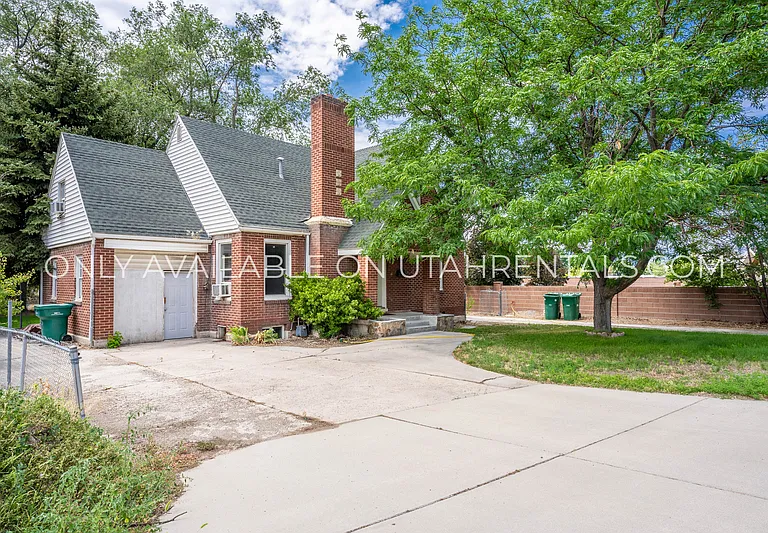 40 E State St #C — Photo 1
