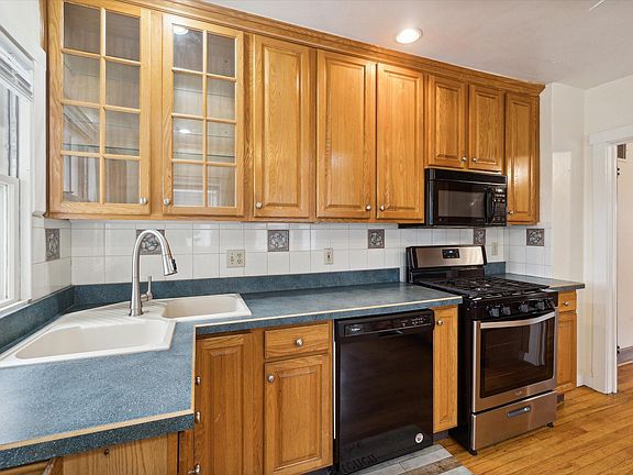 5th image of 309 Iroquois Ave