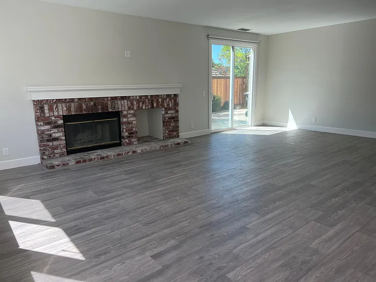 2454 Whispering Oaks Dr — Photo 9