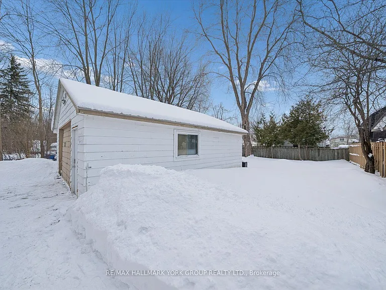 27008 Kennedy Rd #UPPER — Photo 25
