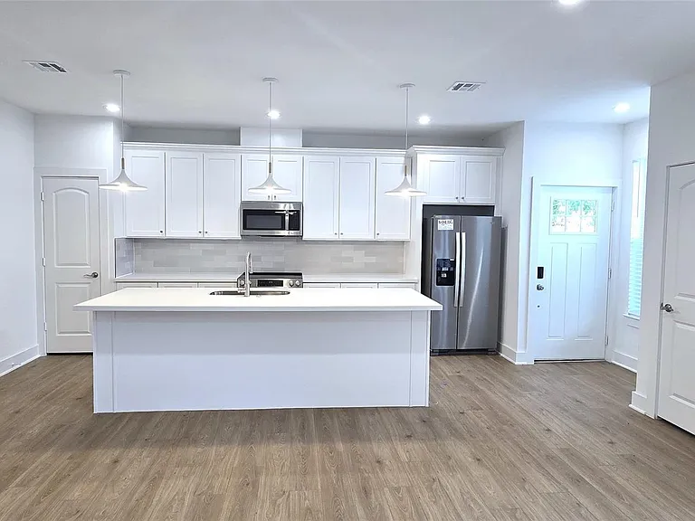 1475 Ferguson Way #A — Photo 8