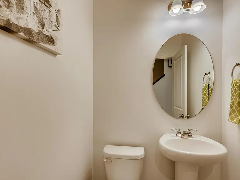 718 Maggie Way — Photo 24