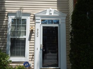 932 Harrison Cres, Alexandria, VA 22304