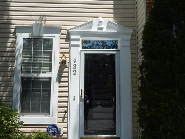 932 Harrison Cres, Alexandria, VA 22304