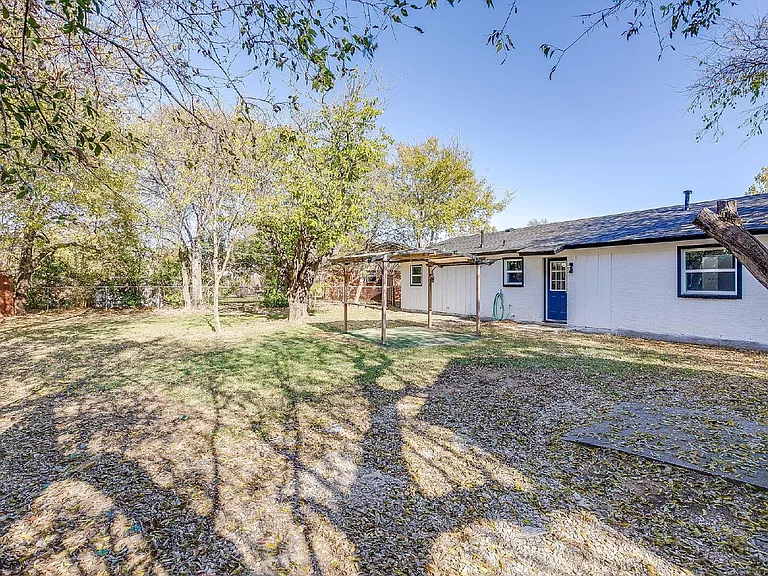 521 Mesquite Ave N — Photo 40