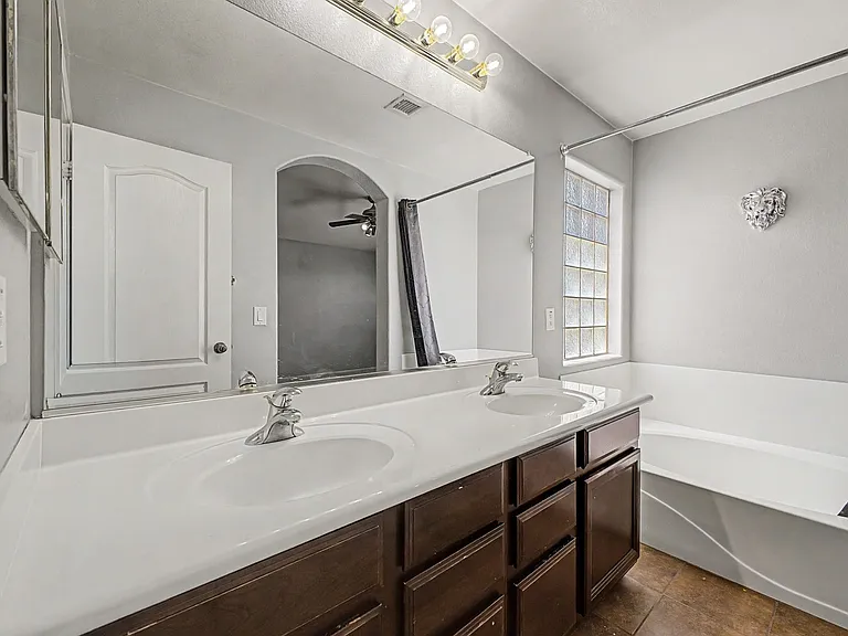 4809 W Valencia Dr — Photo 15