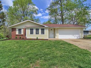 15 Jaquetta Ct, Saint Peters, MO