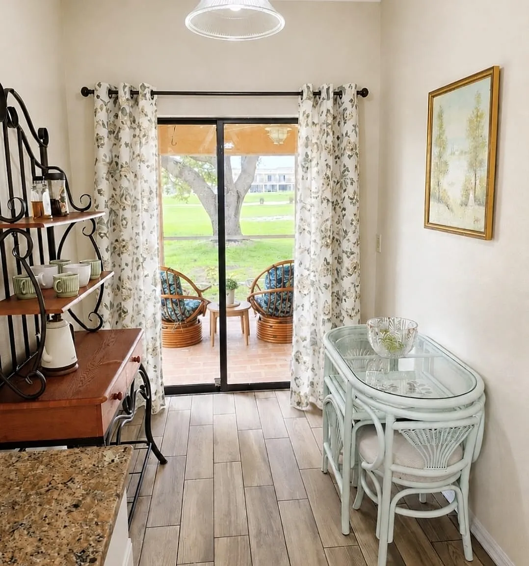 2 bed, 1250 sqft, $2,100 — Photo 4