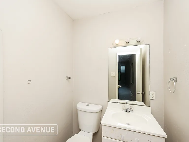 307 Halifax Ct — Photo 18