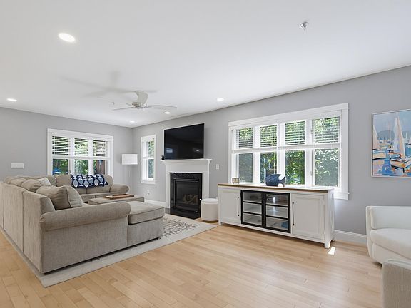 4th image of 25 Clearwater Drive