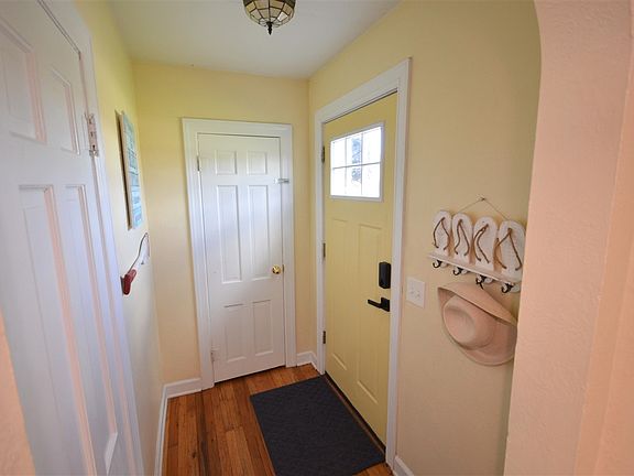 4th image of 236 E Carpenter St