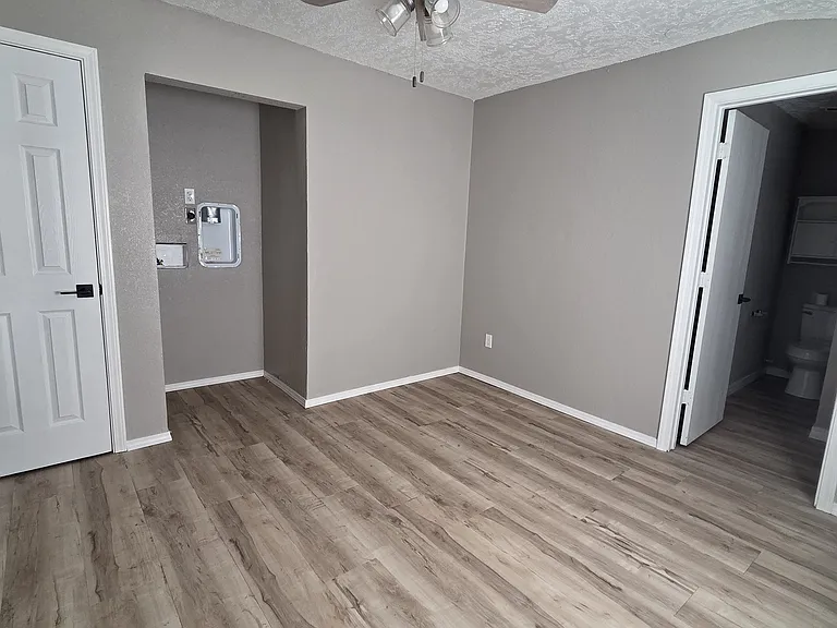 620 S Avenue D #B — Photo 7