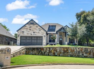 305 Familia Ct, Azle, TX 76020