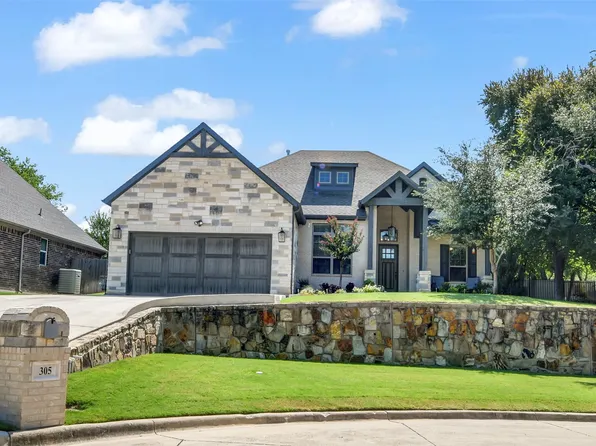 305 Familia Ct, Azle, TX 76020