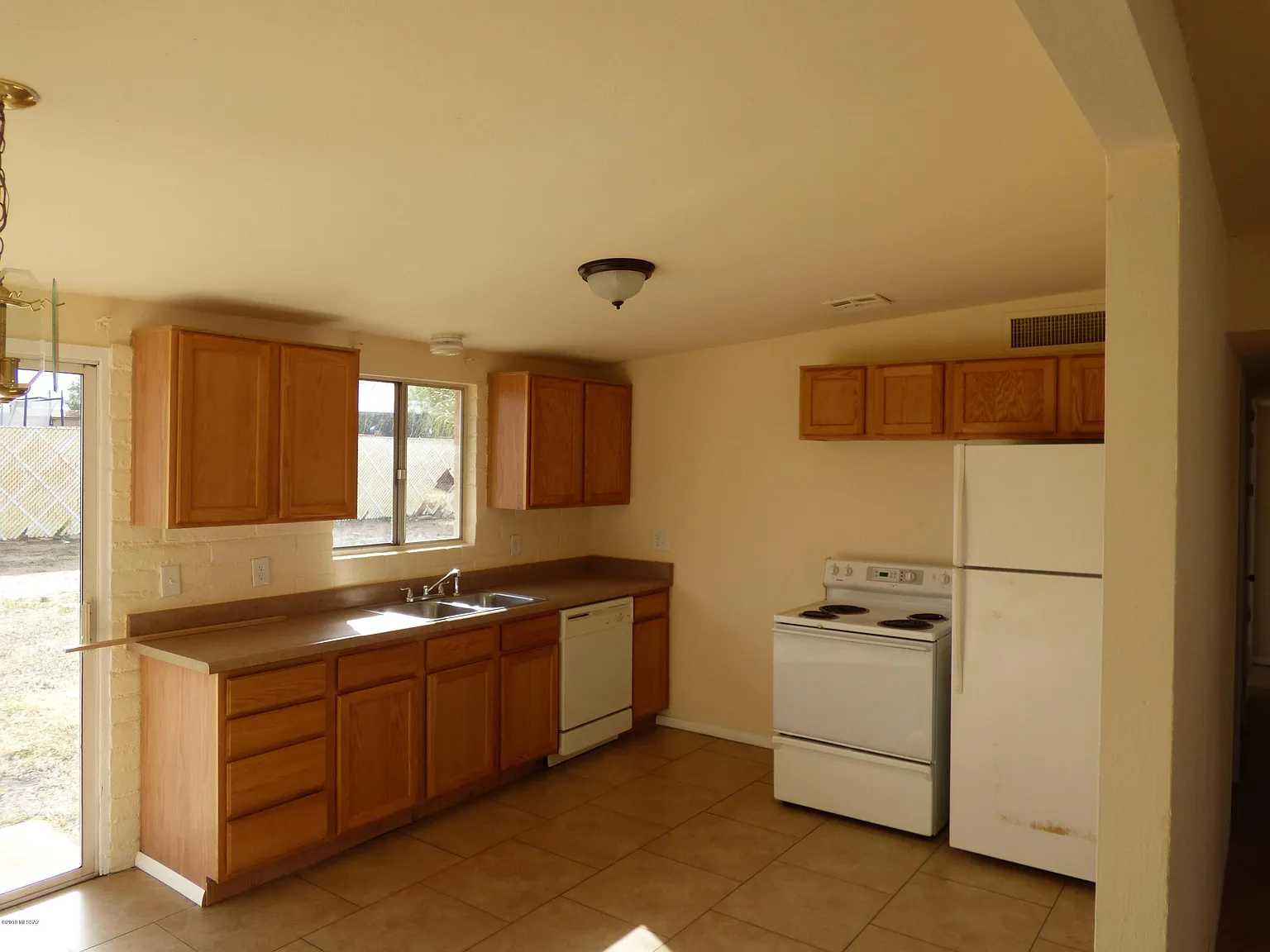 3 bed, 2.0 bath, 1127 sqft, $1,550 — Photo 2
