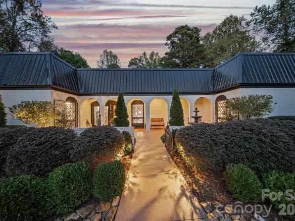 2082 2nd Street Dr NW, Hickory, NC 28601