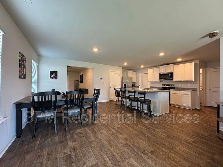 398 Folkstone Rd — Photo 4