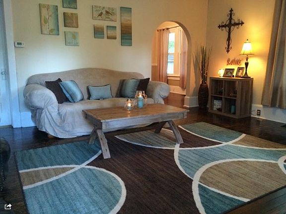 Living room w/hardwood floor