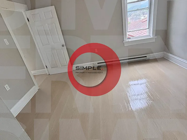 303 S 6th St — Photo 5