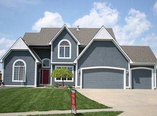 800 Cedar Ridge Dr, Raymore, MO 64083