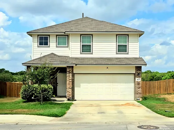 469 Middle Green, Floresville, TX 78114
