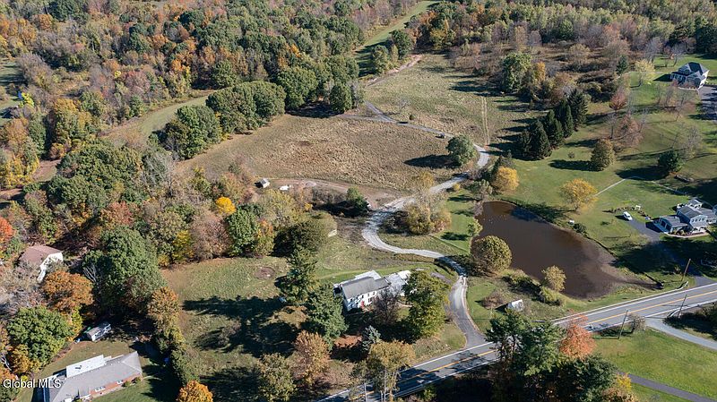3rd image of 890 Luther Road