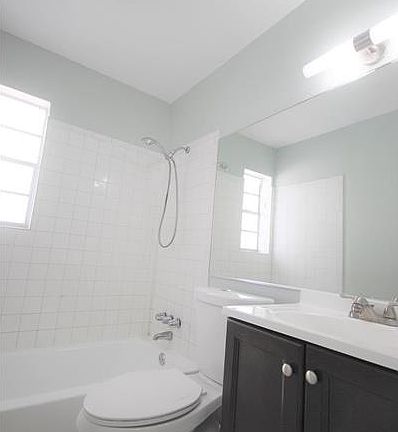 5th image of 7632 Dickens Ave