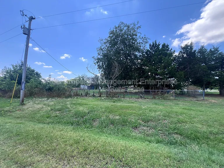204 Wolf Ln — Photo 34