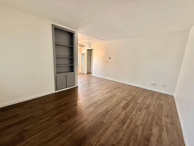4531 Kansas St — Photo 2