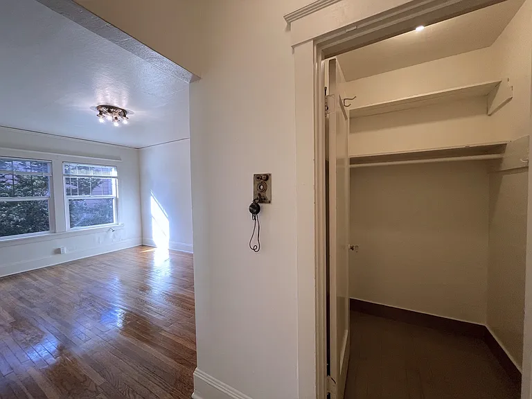 2949 SE Yamhill St #7 — Photo 8