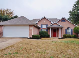 128 Driftwood Ln, Waxahachie, TX 75165