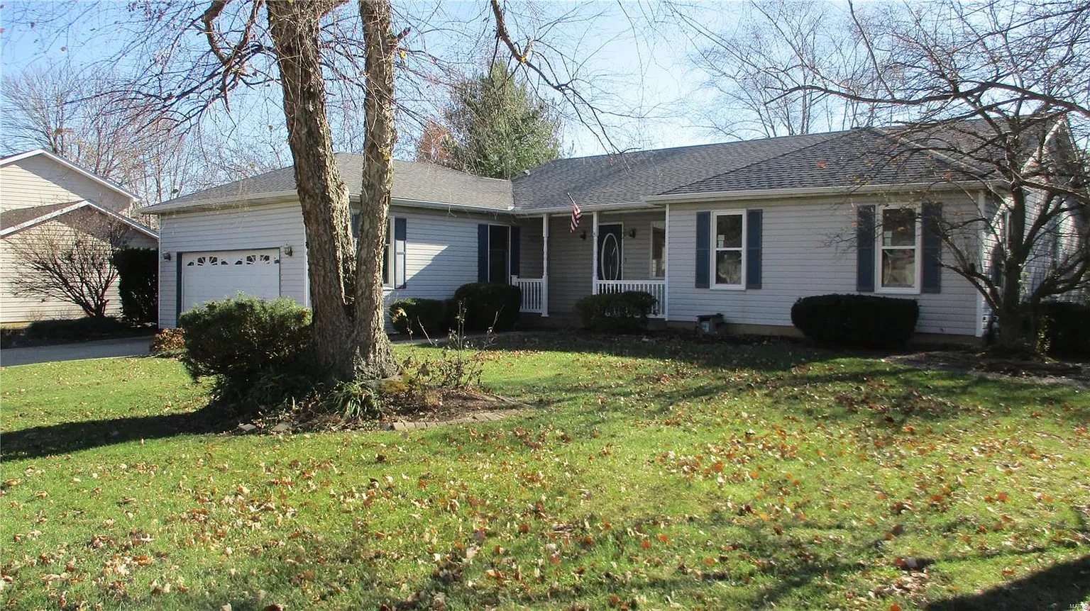 1915 Meadow Ln photo 1