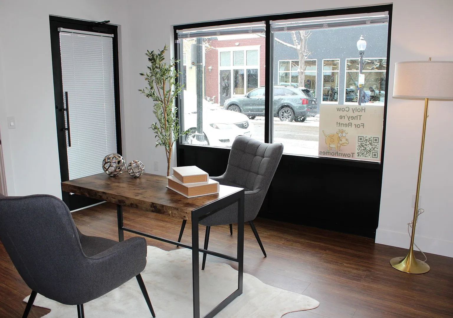Stunning 3-Story Townhome in Oldtown Louisville — Photo 2