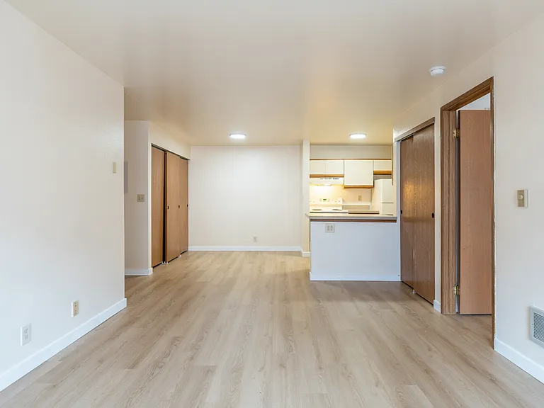 Park Royal Apartments — Photo 12
