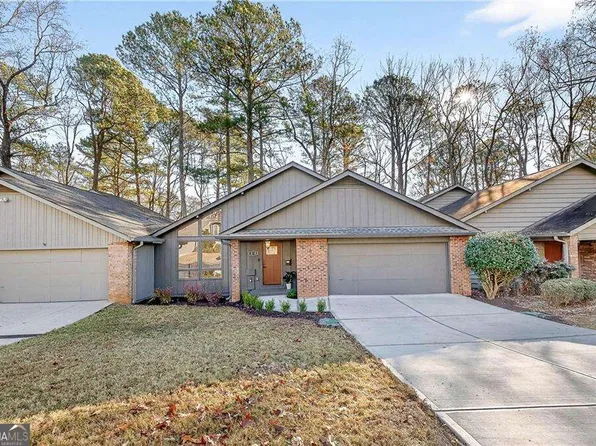 210 Lakeview Rdg W, Roswell, GA 30076