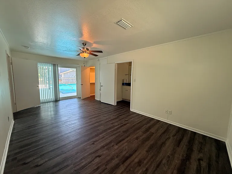28 E Wild Briar Rd #C — Photo 16