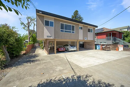 2134 McGee Ave #B Photo 1