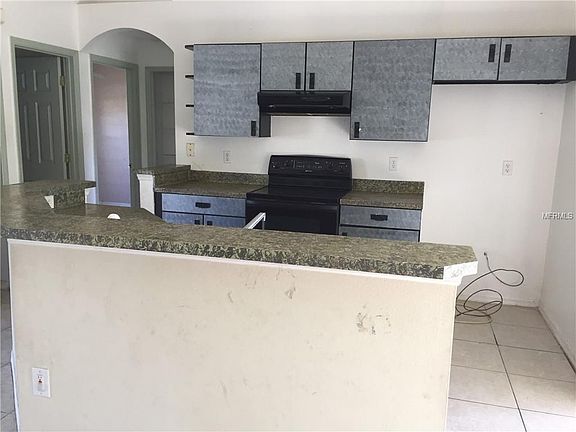 3rd image of 2333 Kerridale St