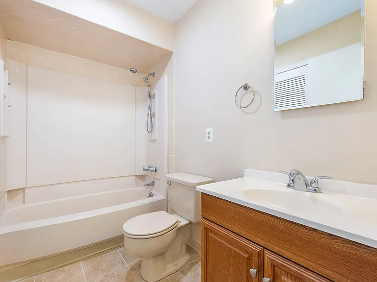 1006 Bryan Ct — Photo 13