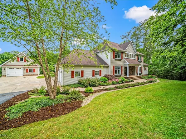 11275 Beechnut Ln, Chardon, OH 44024