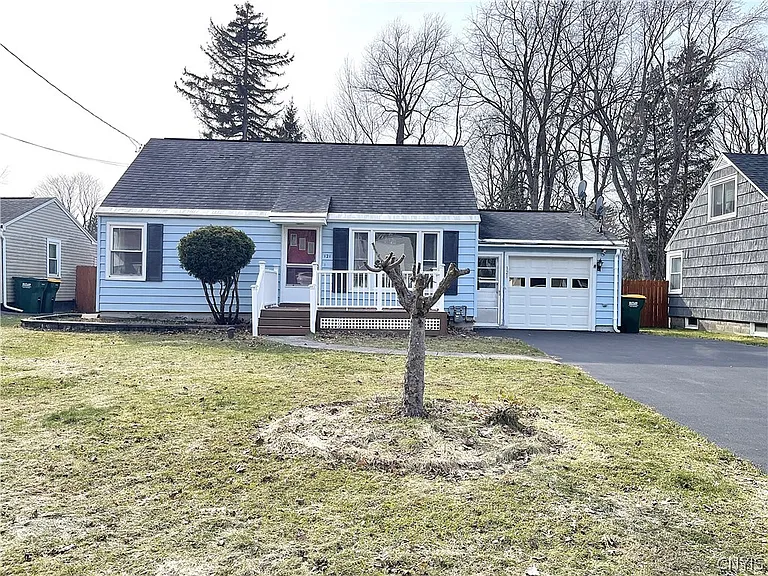 121 Wadsworth Rd — Photo 2