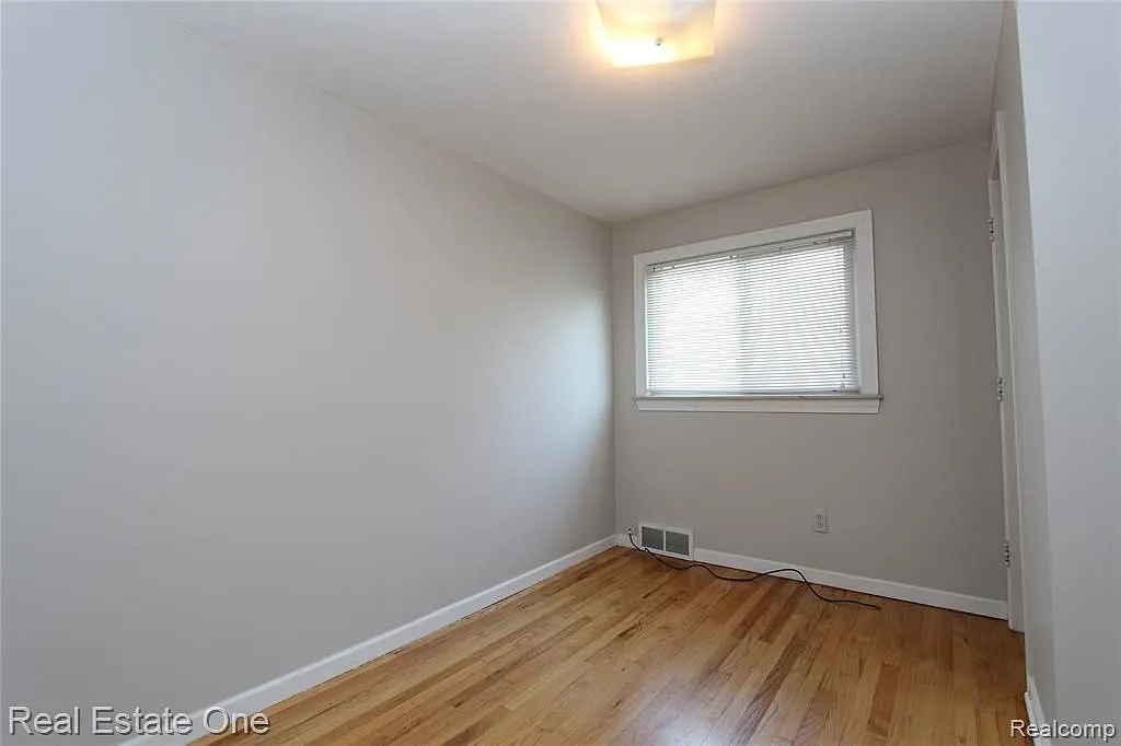 3 bed, 1.5 bath, 1072 sqft, $1,800 — Photo 4