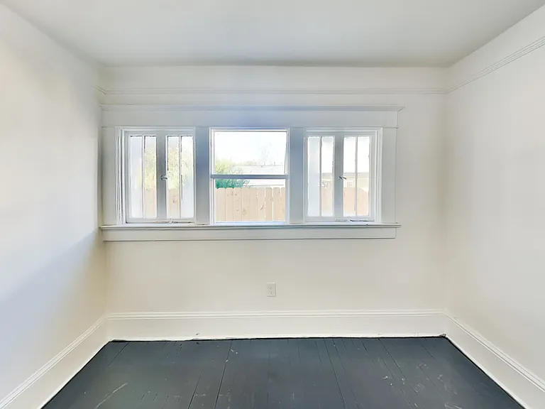 12 S Eugenia Pl NW — Photo 6