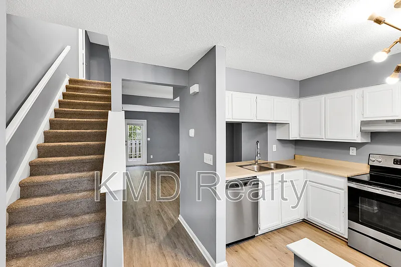 3 bed, 2.0 bath, 1331 sqft, $1,525 — Photo 3