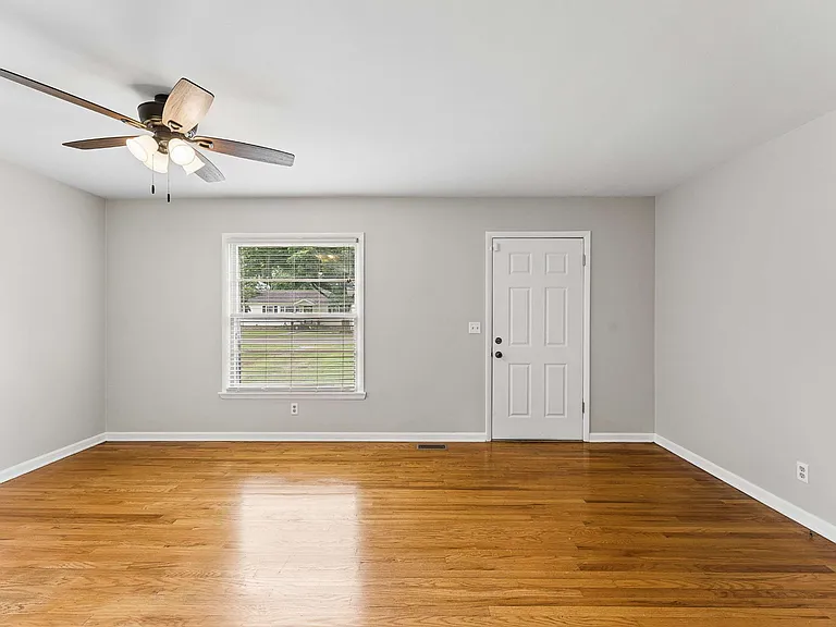 900 Velma Ln — Photo 7