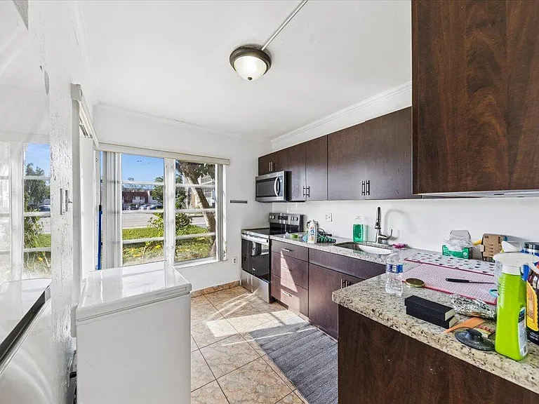 4156 Inverrary Dr — Photo 8