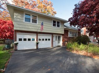 1046 Manas Dr, Schenectady, NY 12303