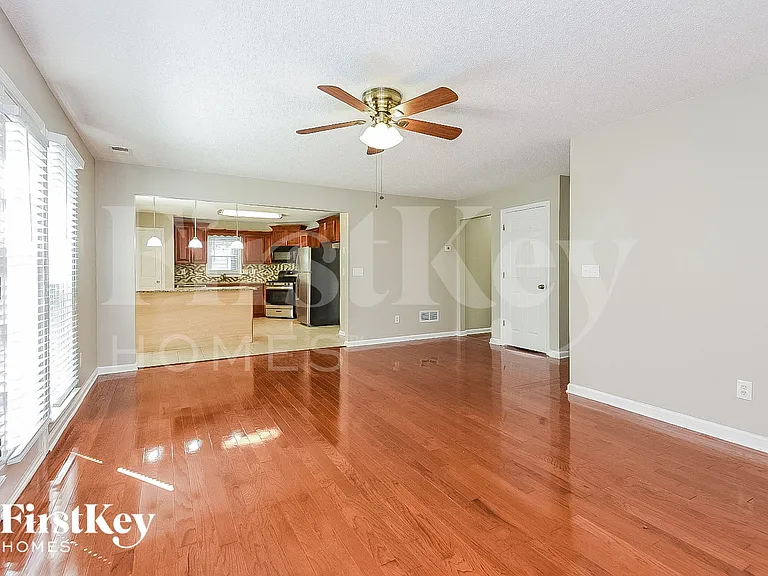 2606 Loring Rd NW — Photo 4
