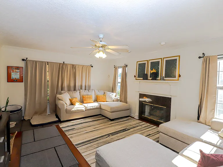 3007 Saint James Pl — Photo 8